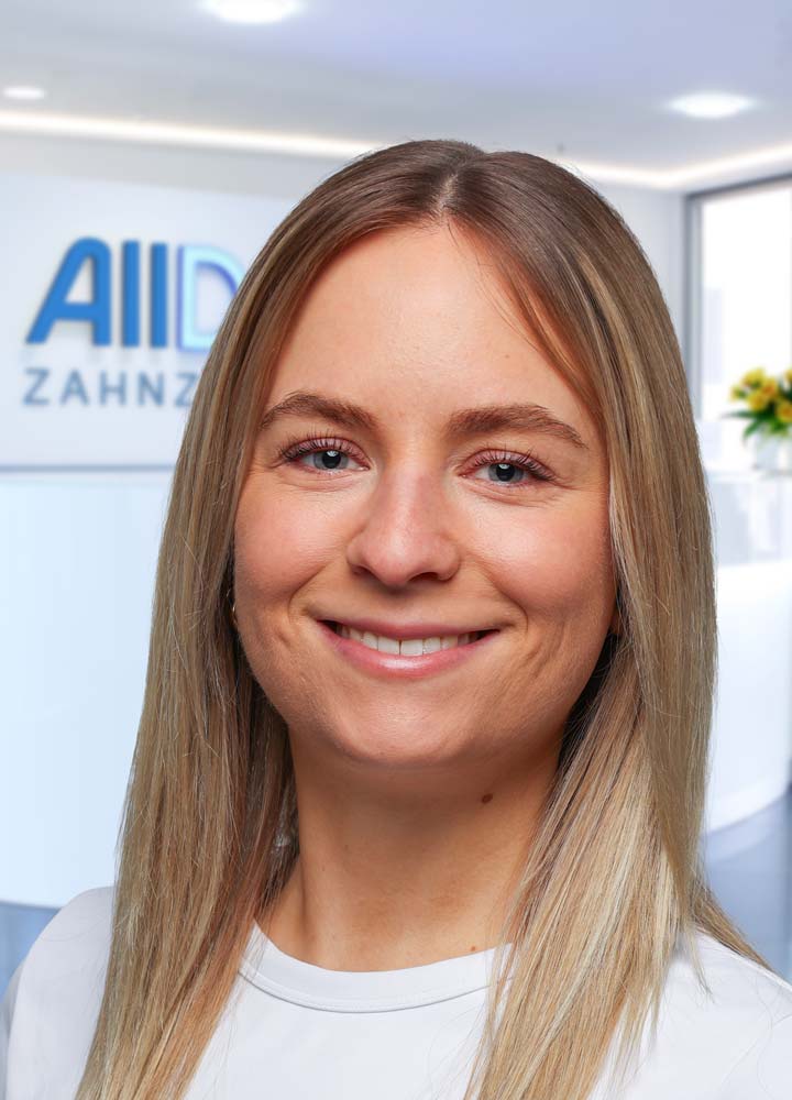 Portrait Zahnärztin Lea Tadic (AllDent Zahnzentrum Hamburg Hbf.)